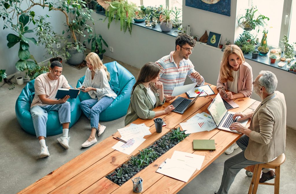 Gruppe von Leuten am Arbeiten, Meeting