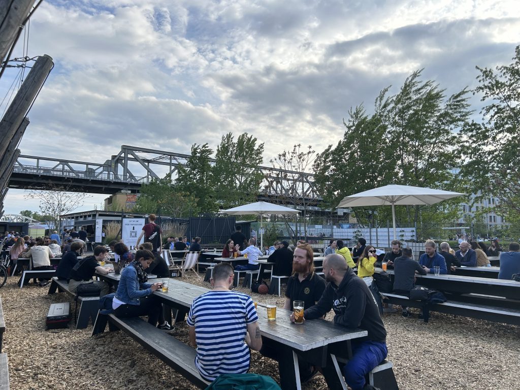 Team Ausflug in Berlin, Brauerei.