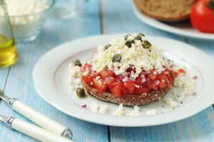 Kochkurs auf Kreta mit traditionellem Essen, bei dem regionale Spezialitäten und authentische kretische Rezepte zubereitet werden.