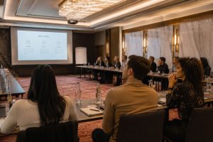 Konferenzraum für ein Firmenmeeting in einem Budapester Hotel