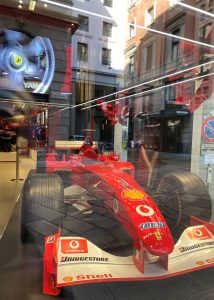 Rennwagen im Ferrari-Museum in Bologna