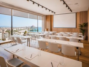 Konferenzraum mit Meerblick in einem Hotel für große Gruppen auf Mallorca